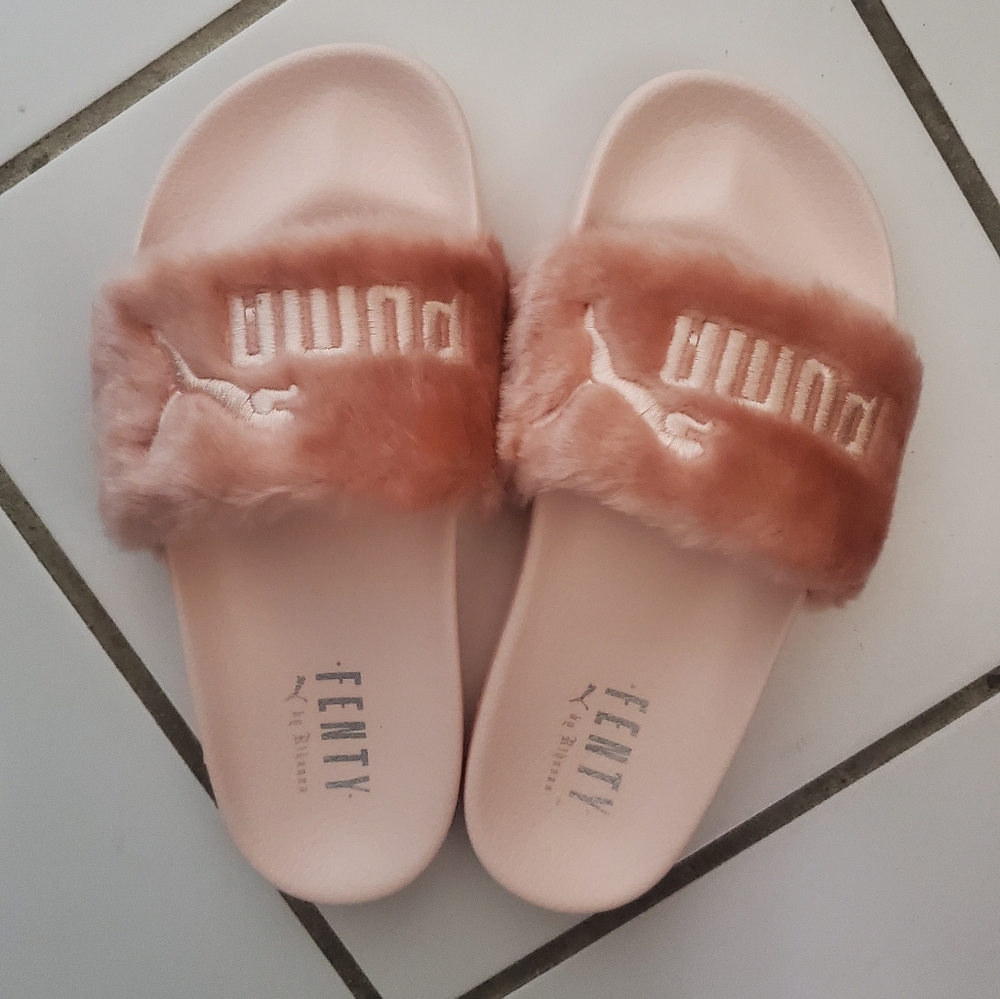 NIB Puma x Fenty fur slides ☆ shell pink sandals